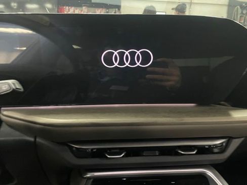 Used 2025 Audi Q5 Prestige image 9