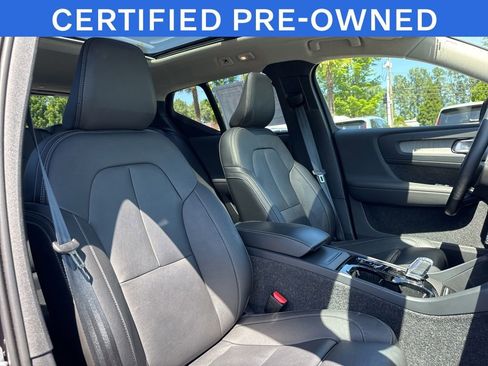 Certified 2025 Volvo XC40 B5 Plus AWD/4WD image 21