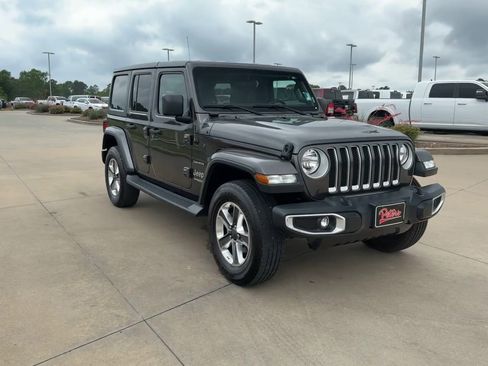 Used 2020 Jeep Wrangler Unlimited Sahara image 2