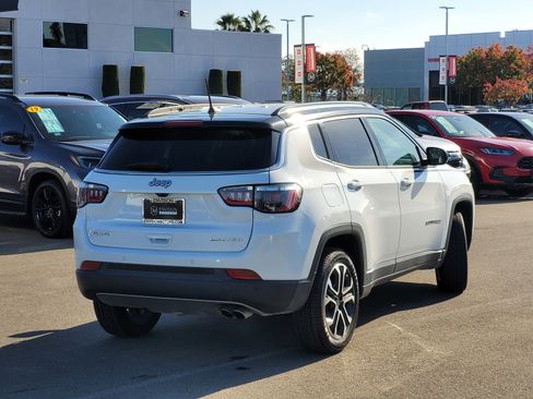 Used 2022 Jeep Compass Limited w/ Mopar Graphics Package image 5