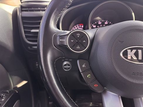 Used 2017 Kia Soul + image 5