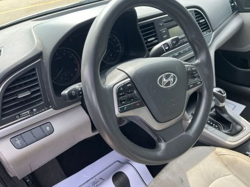 Used 2018 Hyundai Elantra SE FWD image 26