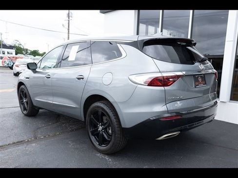 Used 2023 Buick Enclave Essence w/ Sport Touring Edition FWD image 7