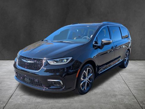 New 2026 Chrysler Pacifica Pinnacle image 8