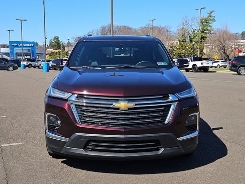 Used 2023 Chevrolet Traverse LT image 2