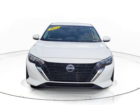 Used 2024 Nissan Sentra SV FWD image 2