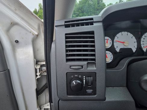 Used 2007 Dodge Ram 1500 Truck ST w/ V6 Value Group RWD image 11