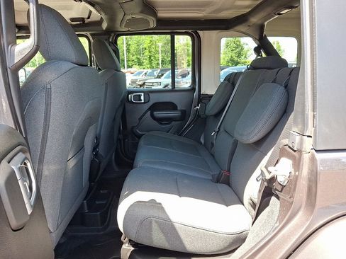 Used 2024 Jeep Wrangler Unlimited w/ Convenience Group AWD/4WD image 11