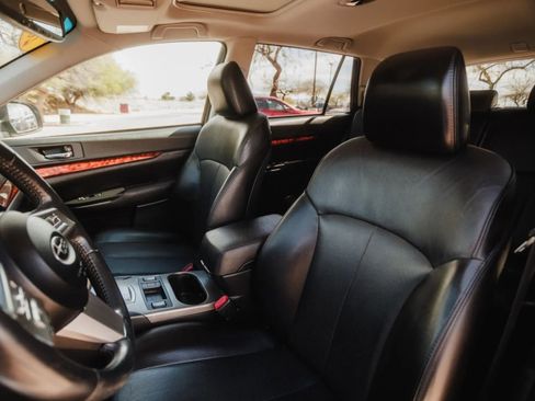 Used 2011 Subaru Outback 2.5i Limited image 14