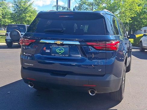 Certified 2023 Chevrolet Traverse LT FWD image 2