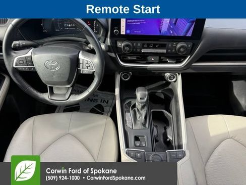 Used 2024 Toyota Grand Highlander AWD image 3