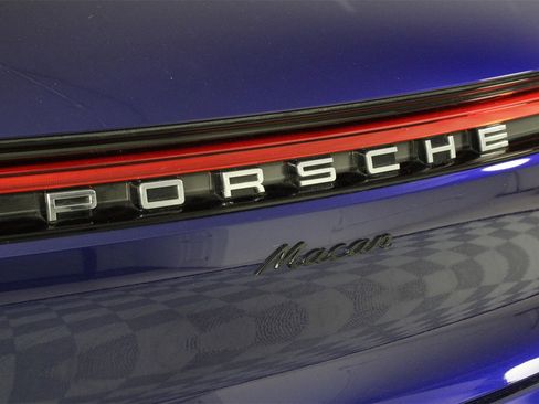 Used 2023 Porsche Macan image 22