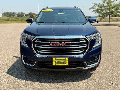 Used 2022 GMC Terrain SLT w/ Infotainment Package II AWD/4WD image 2