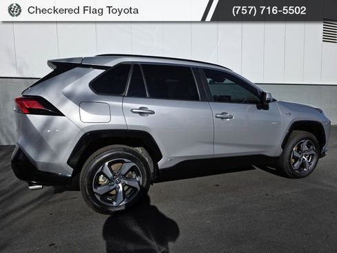 Used 2021 Toyota RAV4 SE image 8