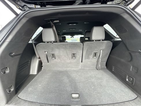 Used 2023 Chevrolet Traverse LT image 25