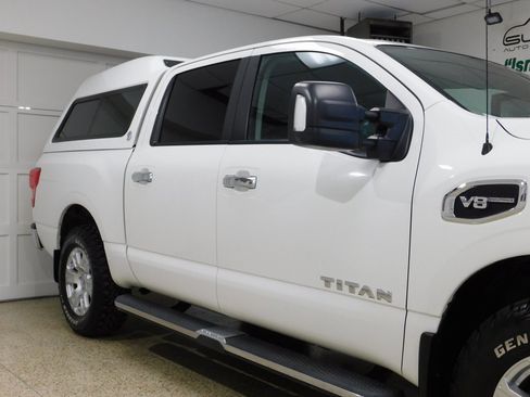 Used 2017 Nissan Titan SV image 14