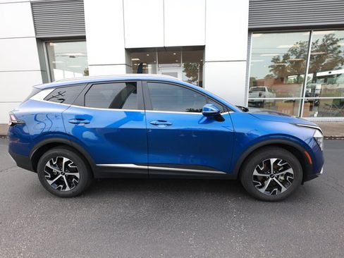 Used 2025 Kia Sportage EX AWD/4WD image 3