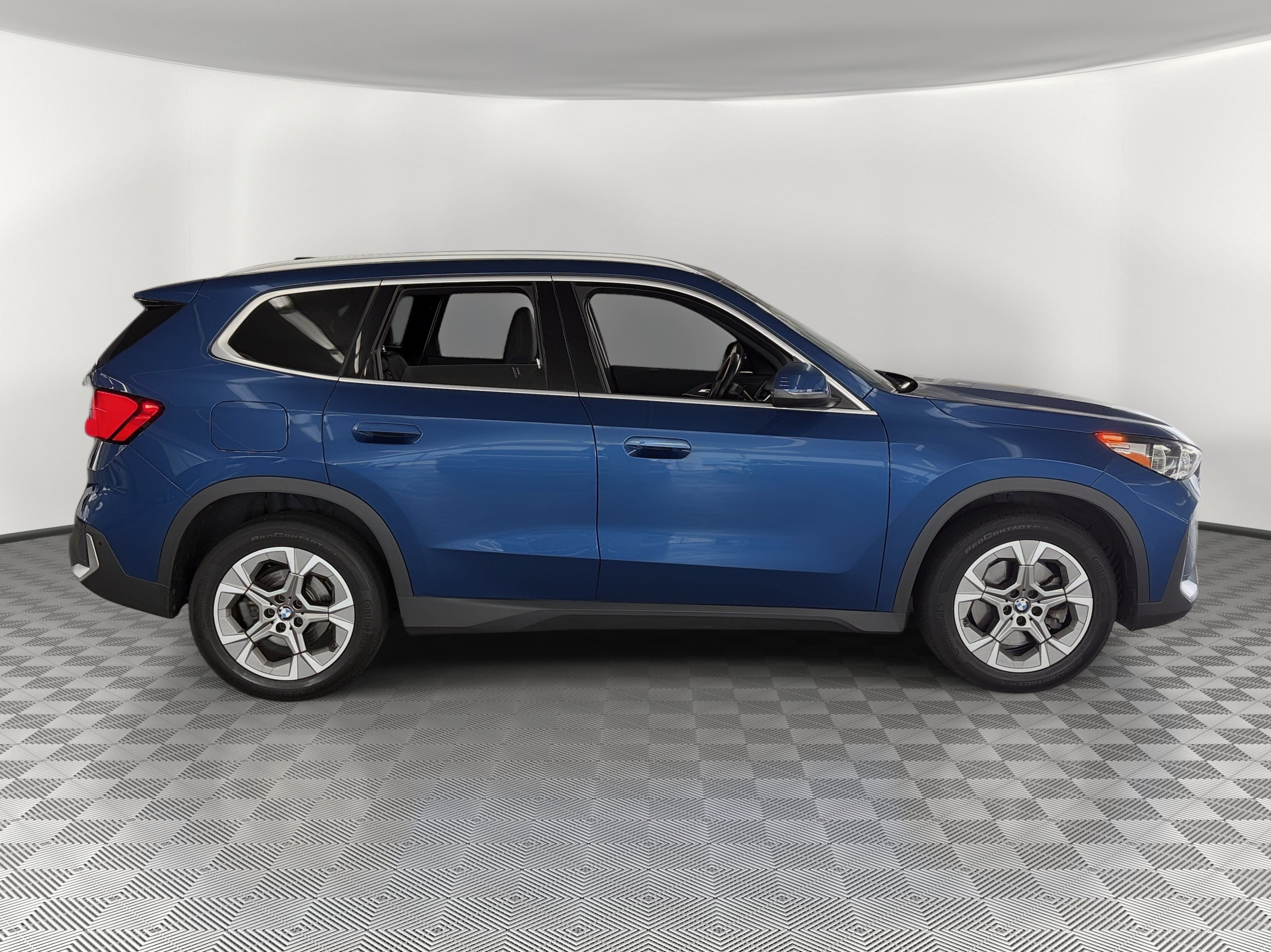 Used 2023 BMW X1 xDrive28i w/ Convenience Package AWD/4WD image 8