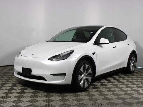 Used 2023 Tesla Model Y Long Range image 3