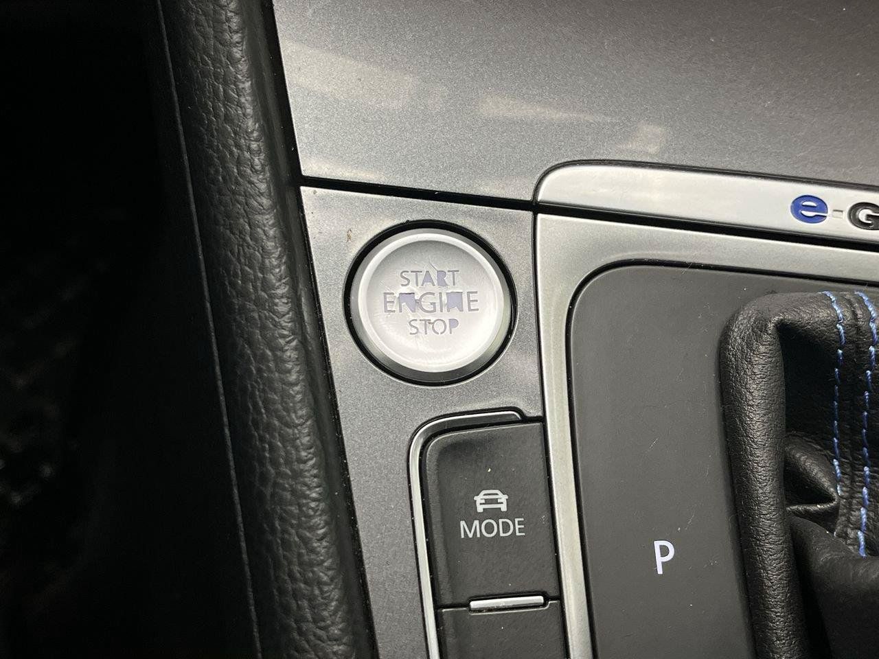 Used 2015 Volkswagen e-Golf Limited Edition FWD image 21