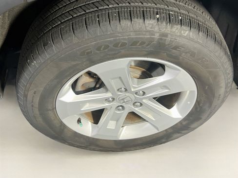 Used 2023 Honda Pilot LX image 29