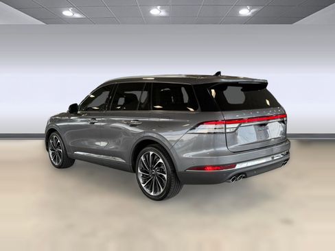 Used 2023 Lincoln Aviator Reserve w/ Equipment Group 201A RWD image 3