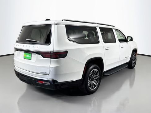 Used 2024 Jeep Wagoneer L Series II RWD image 10