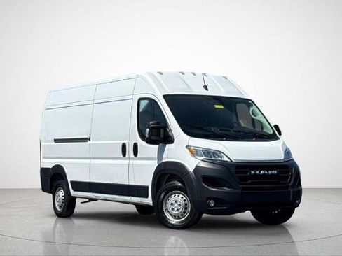 Used 2024 RAM ProMaster 2500 w/ Convenience Group FWD image 2