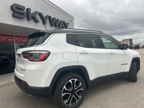 Used 2022 Jeep Compass Limited image 2