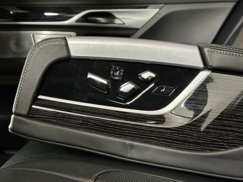 Used 2021 BMW 750i xDrive w/ Luxury Rear Seating Package image 32