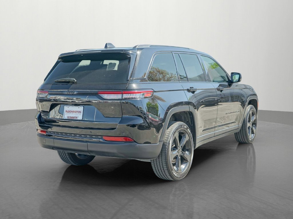 Used 2024 Jeep Grand Cherokee Altitude AWD/4WD image 7