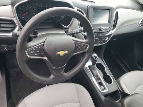 Used 2018 Chevrolet Equinox LT image 17