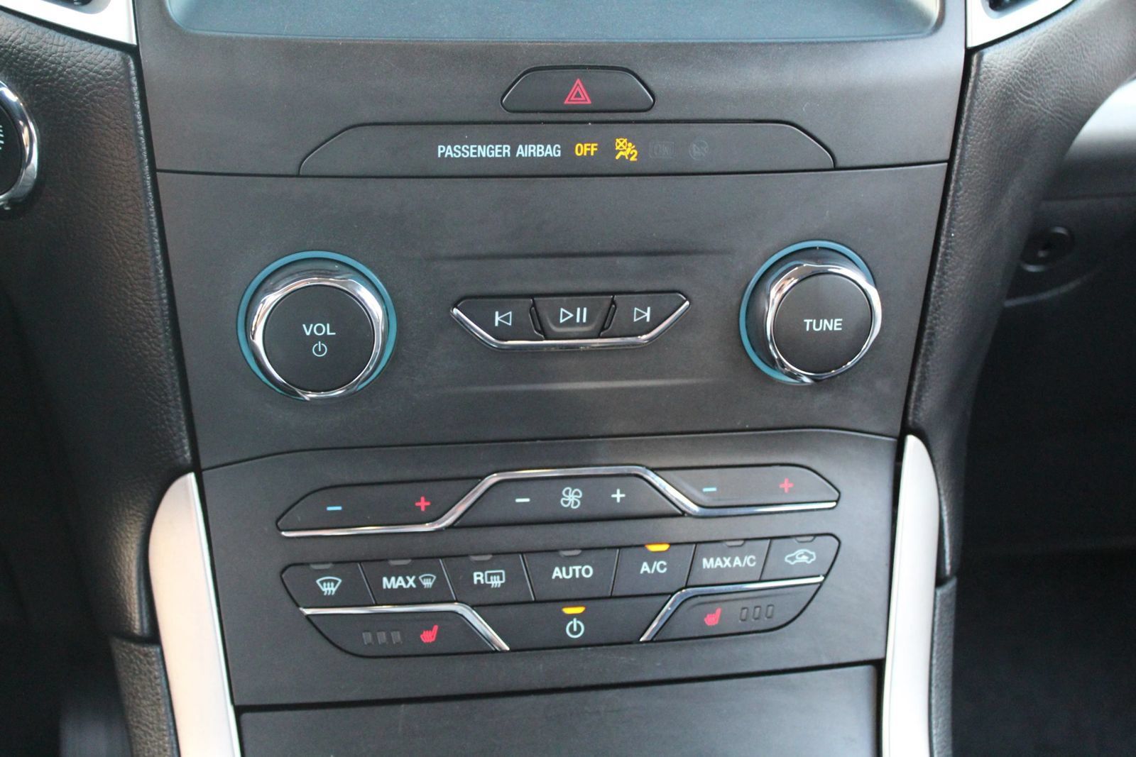 Used 2020 Ford Edge SEL AWD/4WD image 19
