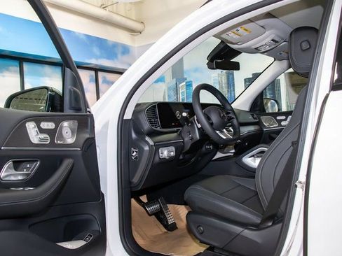 Used 2026 Mercedes-Benz GLS 450 4MATIC image 13