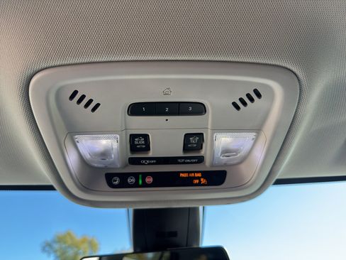 Used 2020 Chevrolet Traverse Premier image 30