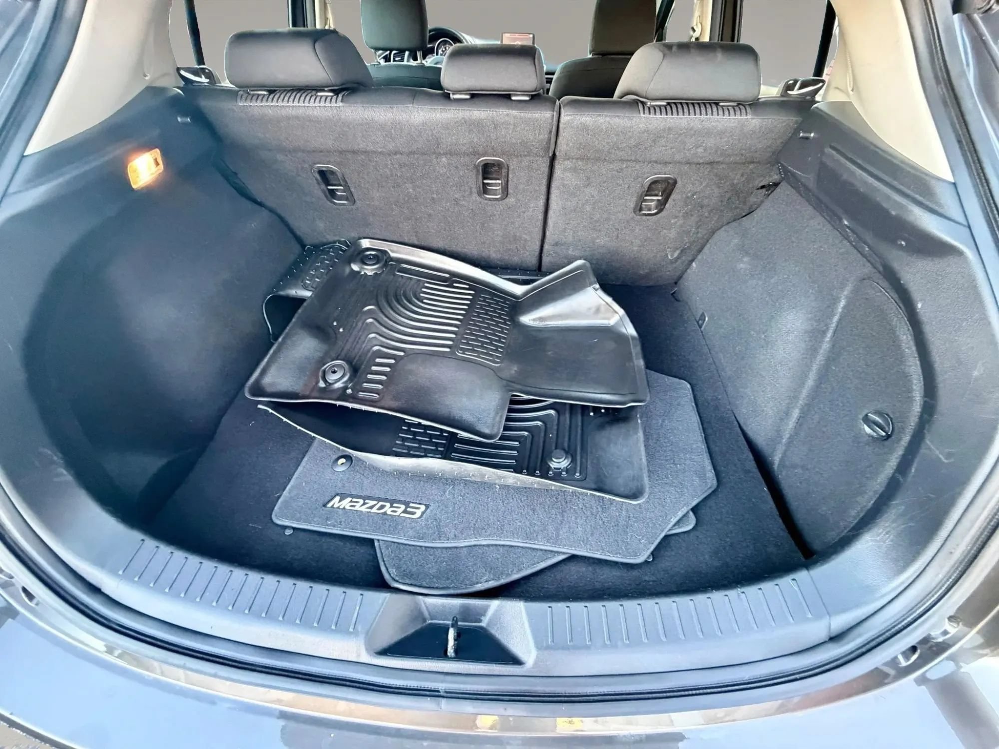Used 2016 MAZDA MAZDA3 i Touring w/ Popular Equipment Package FWD image 16
