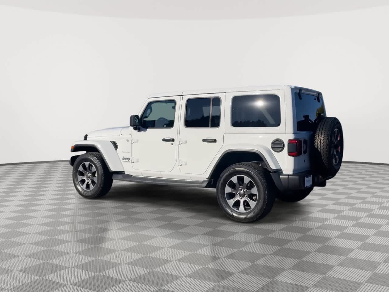 Used 2018 Jeep Wrangler Unlimited Sahara AWD/4WD image 6