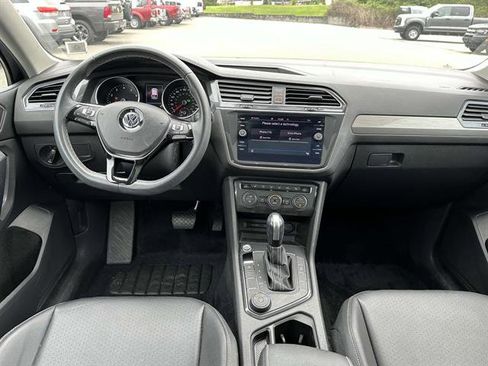 Used 2021 Volkswagen Tiguan SE w/ Panoramic Sunroof Package image 12