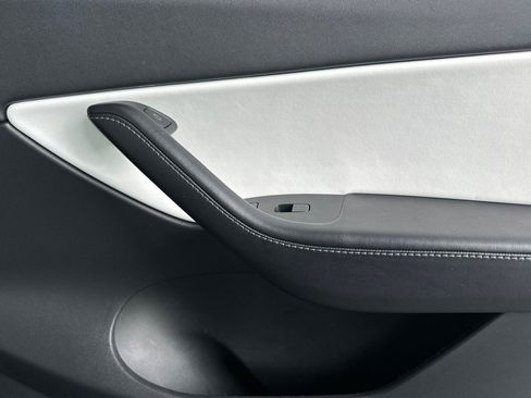 Used 2022 Tesla Model Y Performance image 19