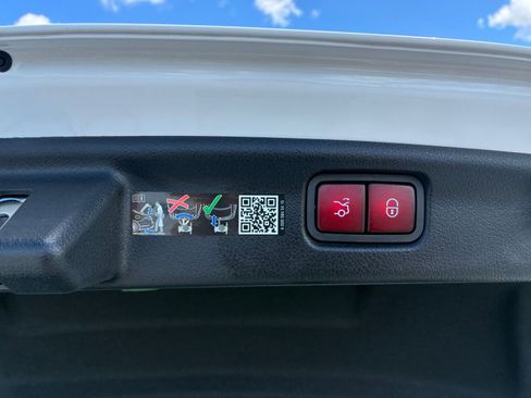 Used 2024 Mercedes-Benz C 300 Sedan image 23