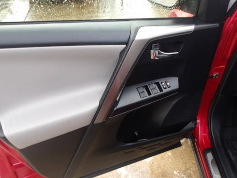 Used 2017 Toyota RAV4 XLE image 18