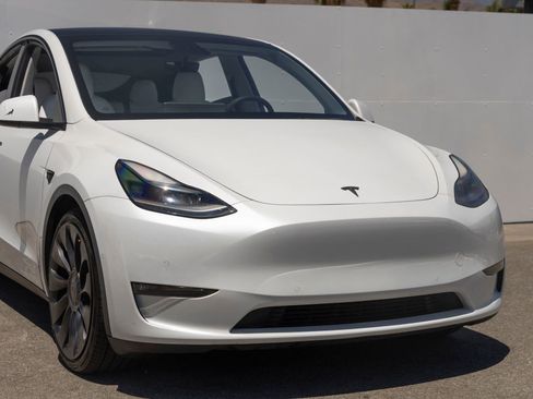 Used 2021 Tesla Model Y Performance AWD/4WD image 3
