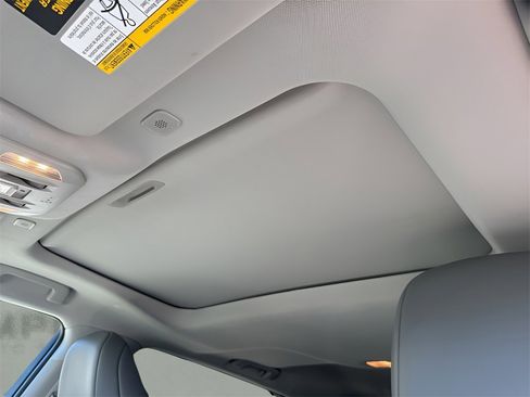 Used 2023 Toyota Highlander XLE image 11