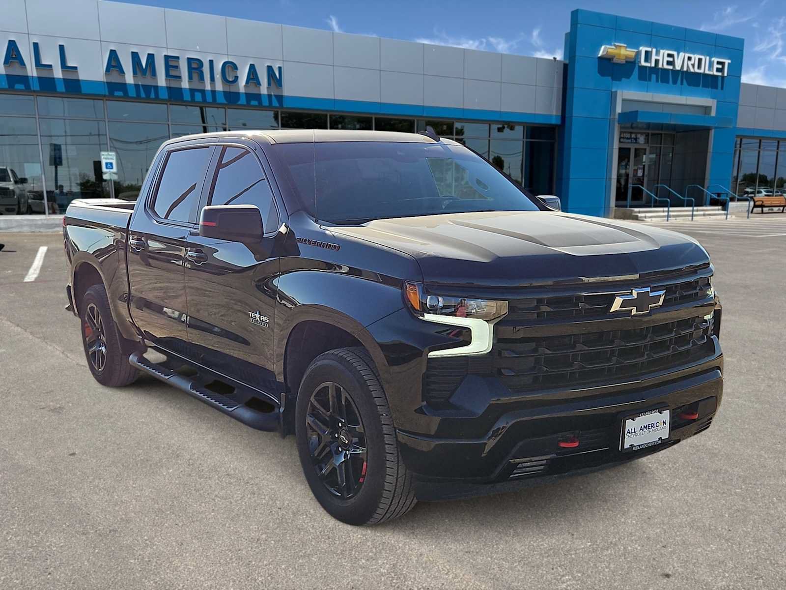 Used 2025 Chevrolet Silverado 1500 RST w/ Redline Edition AWD/4WD image 2