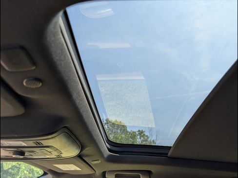 Used 2021 Chevrolet Tahoe Premier w/ Premium Package image 12