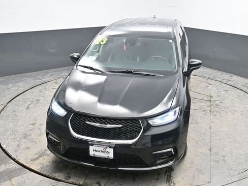 Used 2023 Chrysler Pacifica Touring-L image 30