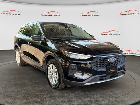 Used 2023 Ford Escape Active AWD/4WD image 5