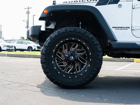 Used 2016 Jeep Wrangler Unlimited Rubicon w/ Connectivity Group AWD/4WD image 8