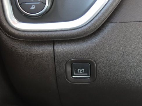 Used 2022 Chevrolet Silverado 2500 LTZ w/ LTZ Premium Package image 33