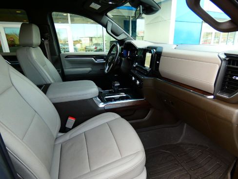 Used 2023 GMC Sierra 1500 SLT w/ SLT Premium Plus Package image 17